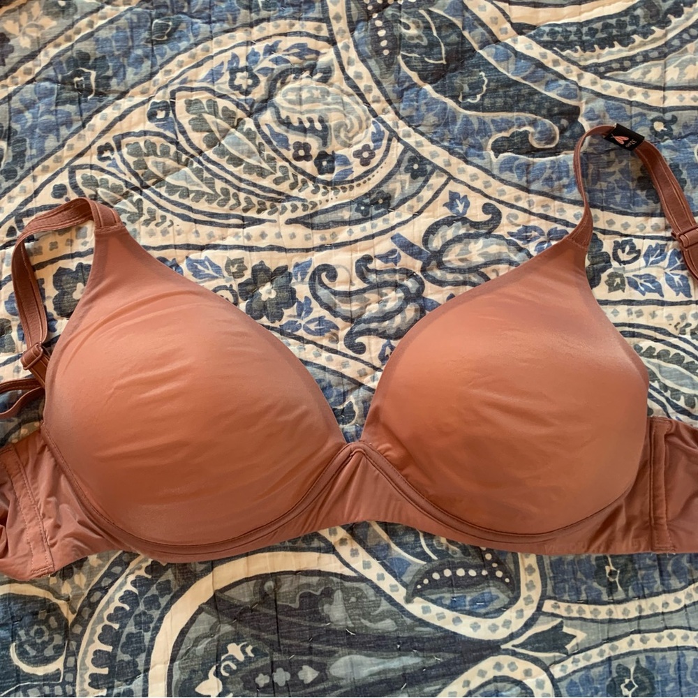 Brand New With Tags Victorias Secret Wireless Unlined Mauve Bra 32DD